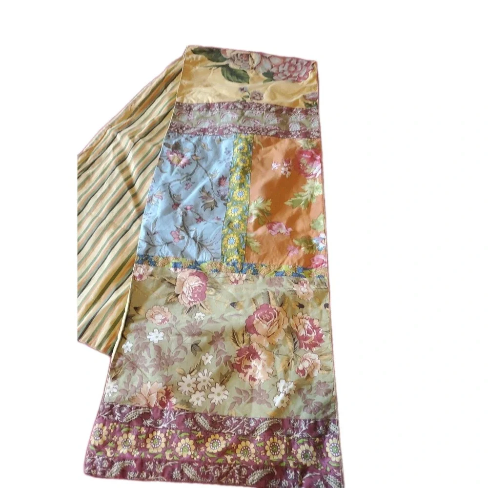 Table Runner Floral Roses Patchwork 71x13 Cottage Core‎ 100% Cotton